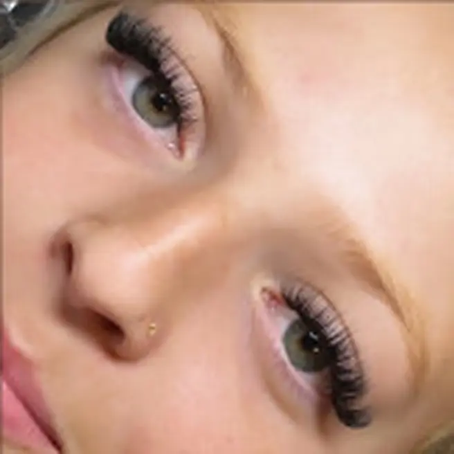 Soft volume by Lash Artistry By Nellie