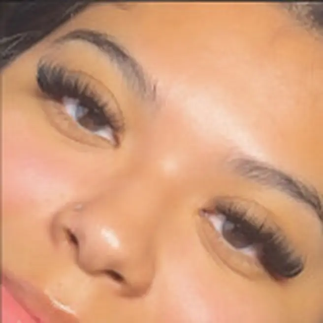 Mega volume by Lash Artistry By Nellie